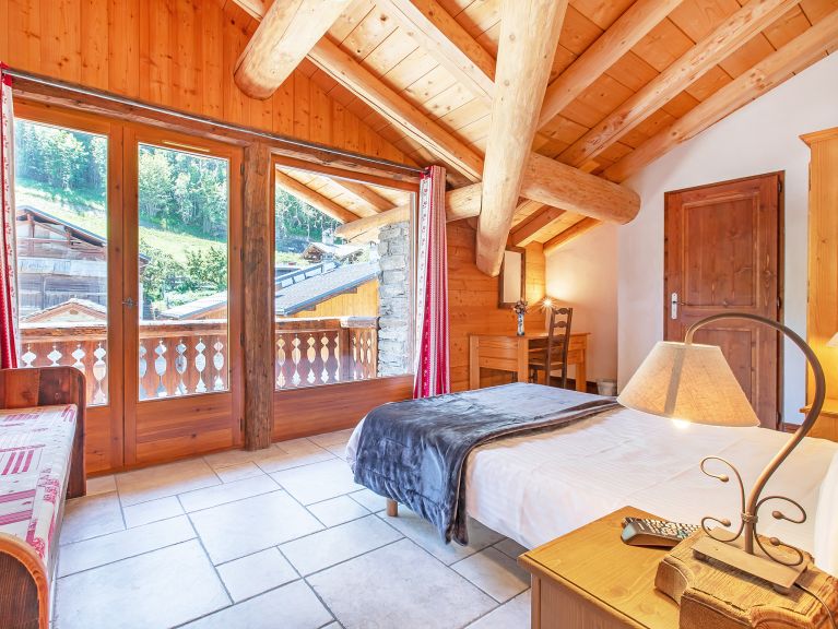 Chalet Père Marie met buiten-whirlpool  en sauna