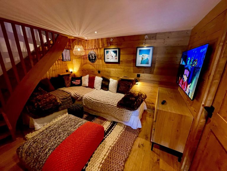 Chalet Caseblanche Felicita met houtkachel en buiten-whirlpool