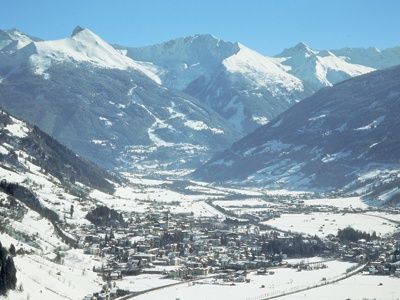 Skidorp Modern wintersportdorp met kuurvoorzieningen en ruim cultureel aanbod-1