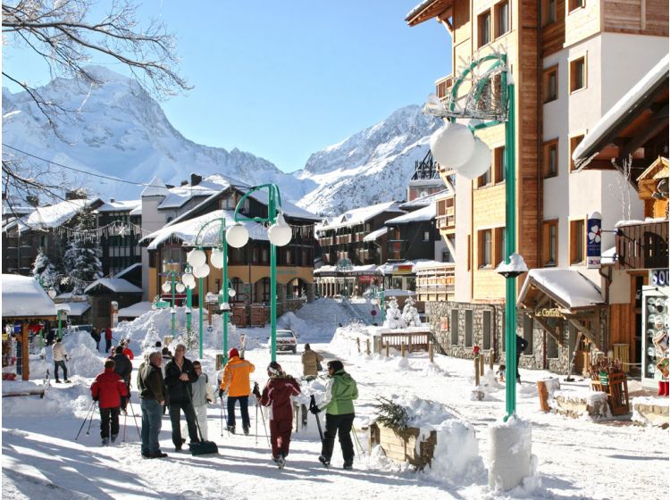 Skidorp Zonnig en sneeuwzeker wintersportdorp met goede après-ski-1